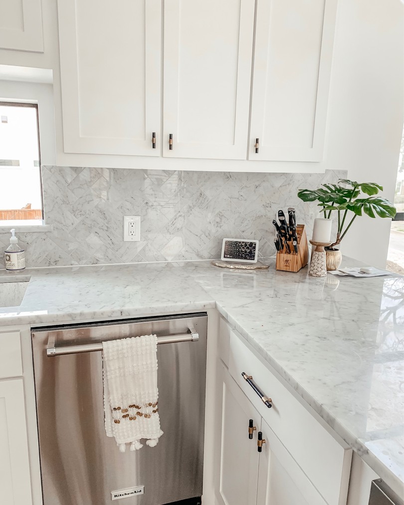 white marble kitchen