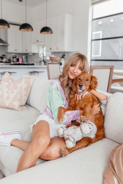 dani-austin-hazel-golden-retriever-tie-dye-shirt72-41-683x1024